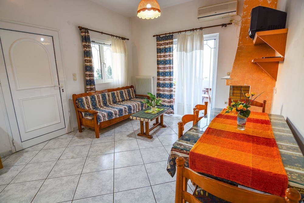 White Villa 29/50