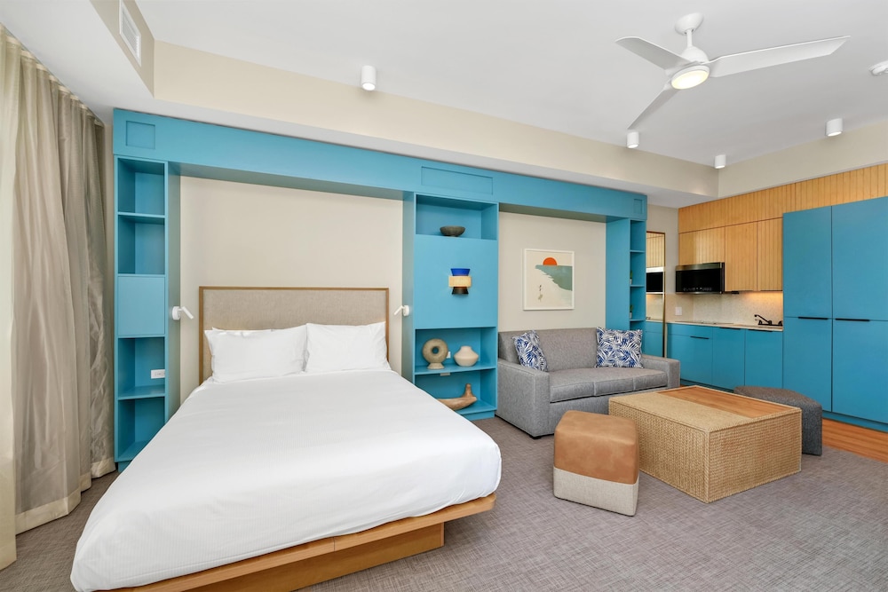 SUITE, QUEEN BED