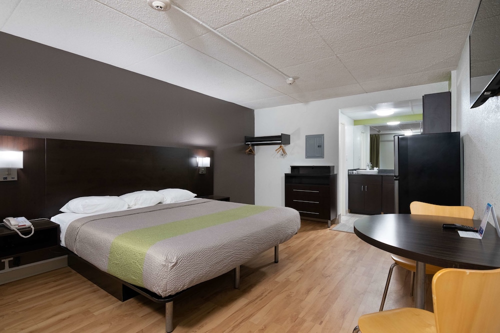 Motel6 Columbus, GA - Downtown 23/52