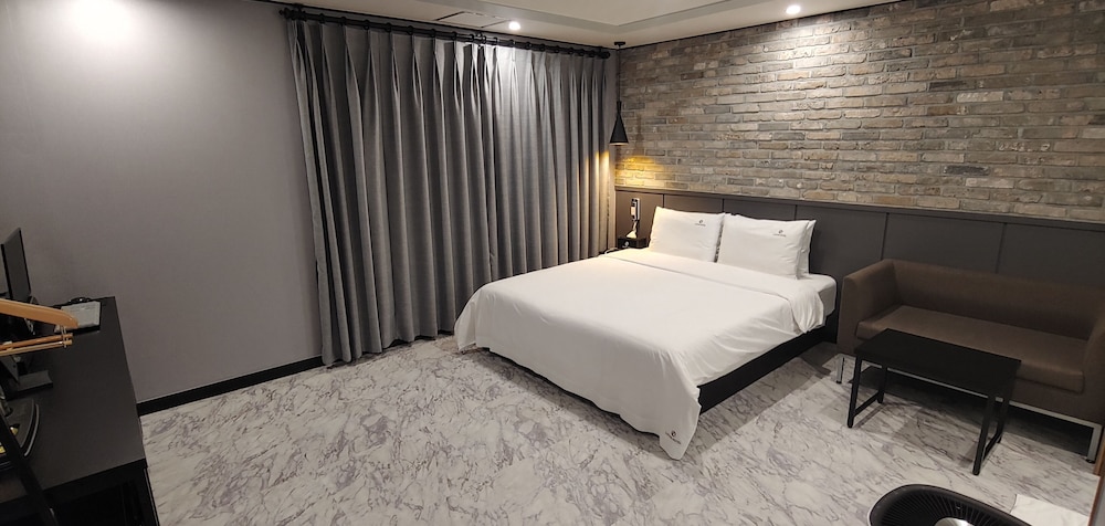 Iu Motel Changwon 17/41