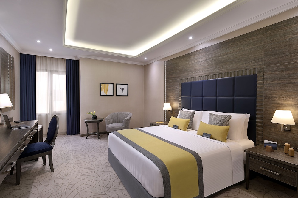 DELUXE, KING BED, ACCESSIBLE