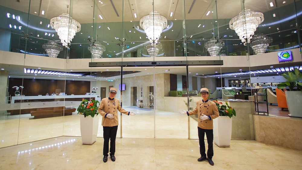 Central Palace Hotel 44/58