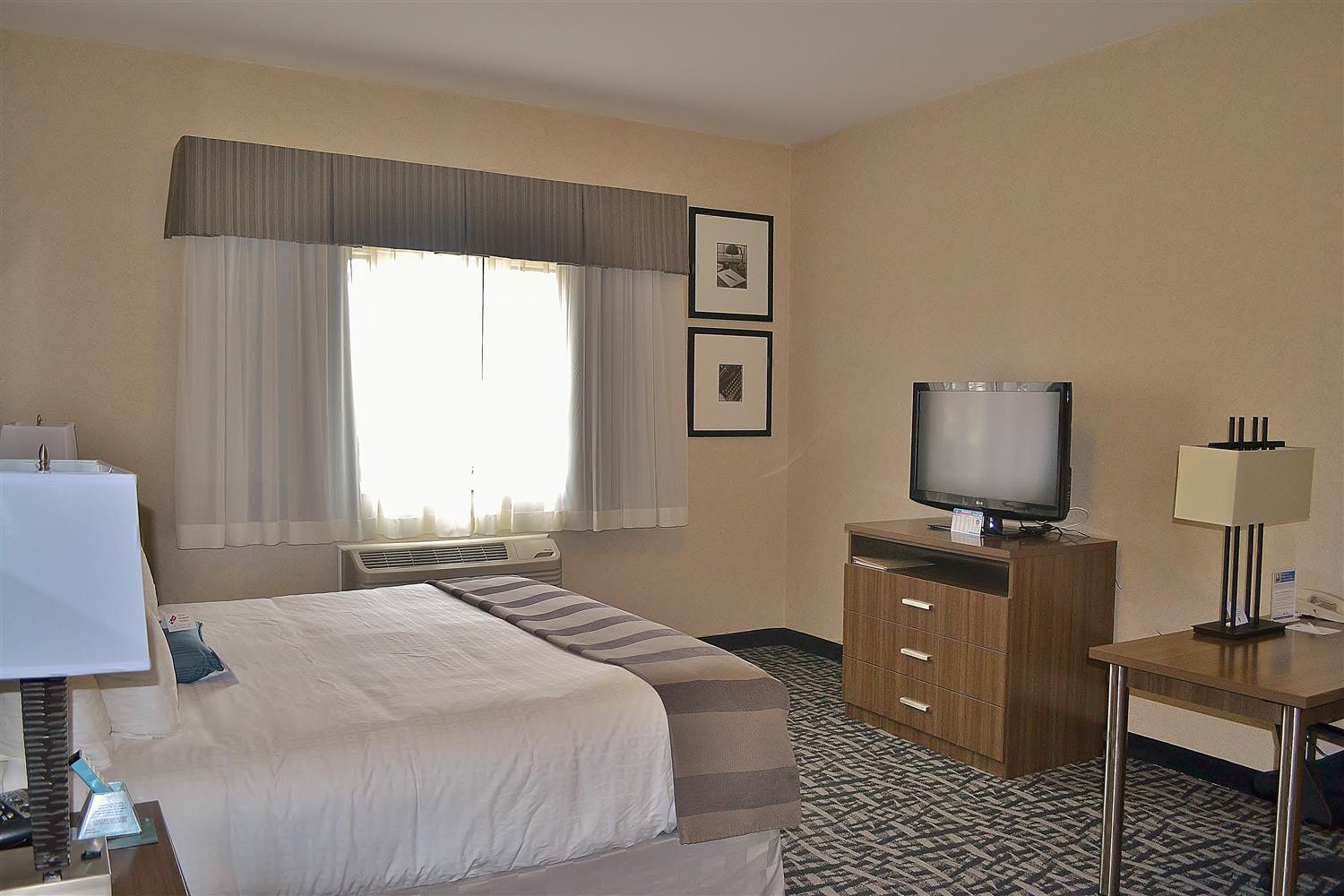 غرفة بسرير كينج بحوض استحمام لذوي الإعاقة، Best Western Dubois Hotel 2/3