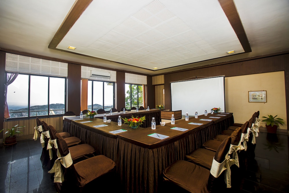 GRAND PALACE HOTEL AND SPA 34/50