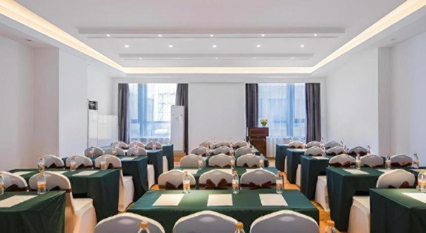 Vienna Hotel (Taicang Zhenghe Road) 37/40