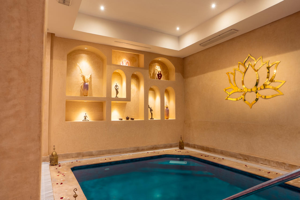 Intouriste Hotel & Suites 40/72