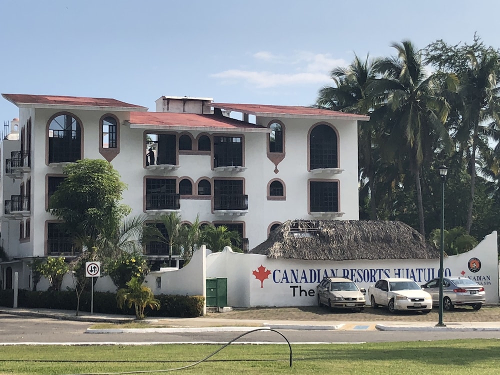Canadian Resorts Huatulco 25/30