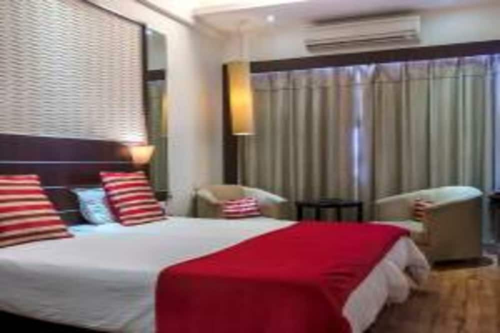 HOTEL SURYA ROYAL 7/41