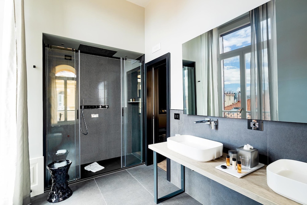 Amadomus Luxury Suites 41/46