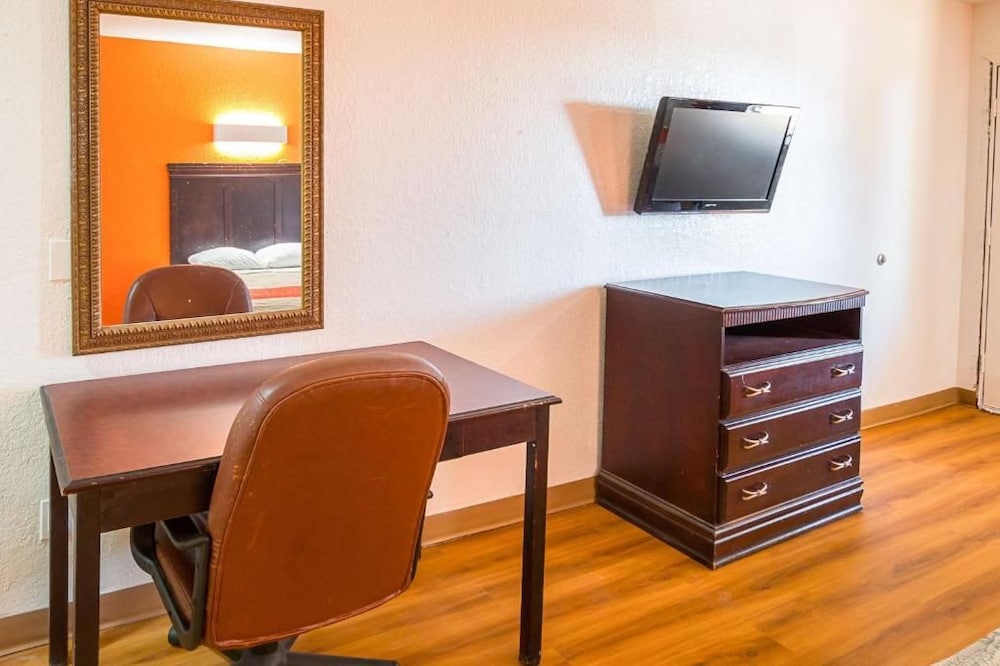 Motel6 Red Oak, TX - Dallas 26/37