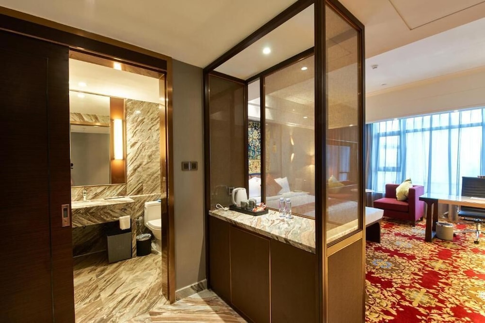 Huayu Landmark Hotel 32/32