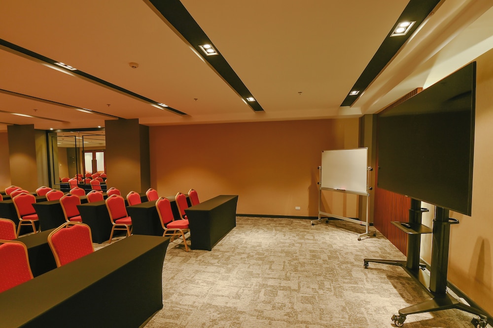 Sotogrande Hotel and Convention Center Batangas 29/38