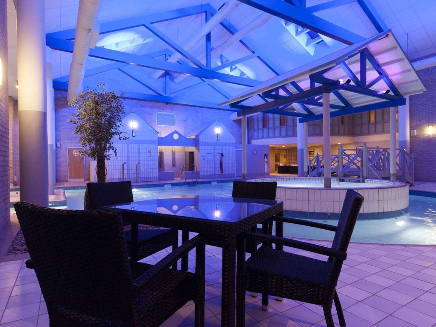 Gloucester Robinswood Hotel By Sunday 21/23