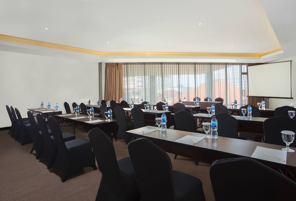 Swiss-Belhotel Pangkalpinang 49/53