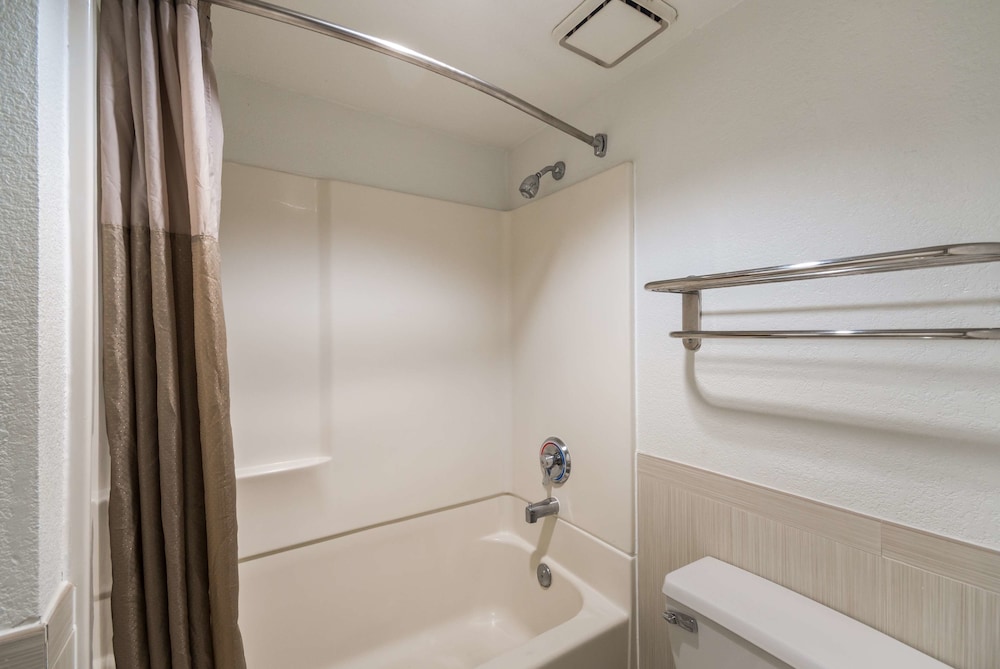 Motel6 Houston, TX - Brookhollow 37/48