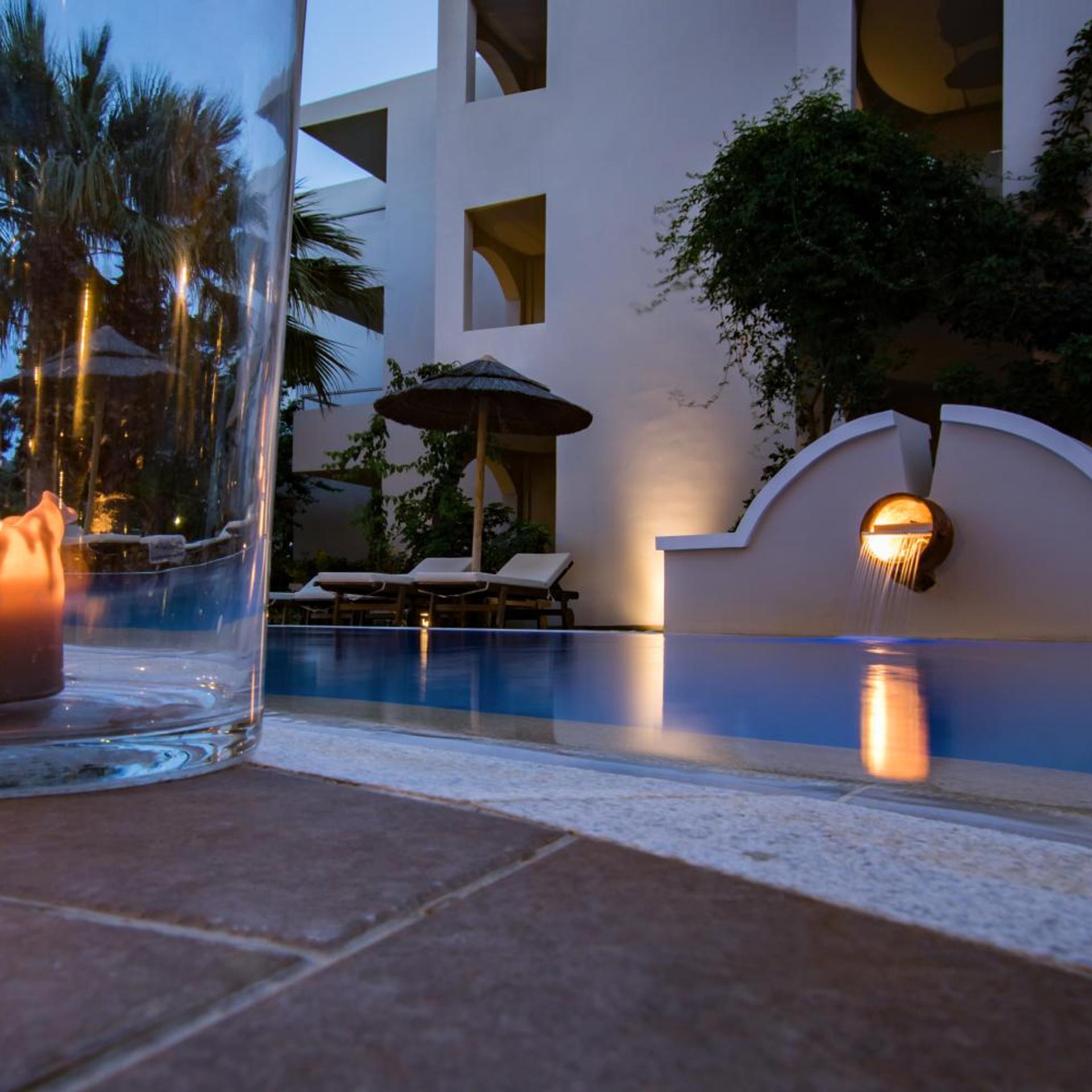 Parasol Luxury Hotel & Suites 68/80