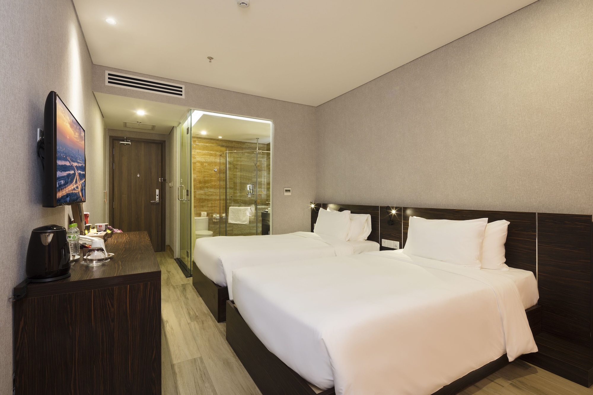 Deluxe Twin City View, Emerald Bay Hotel & Spa Nha Trang 6/10