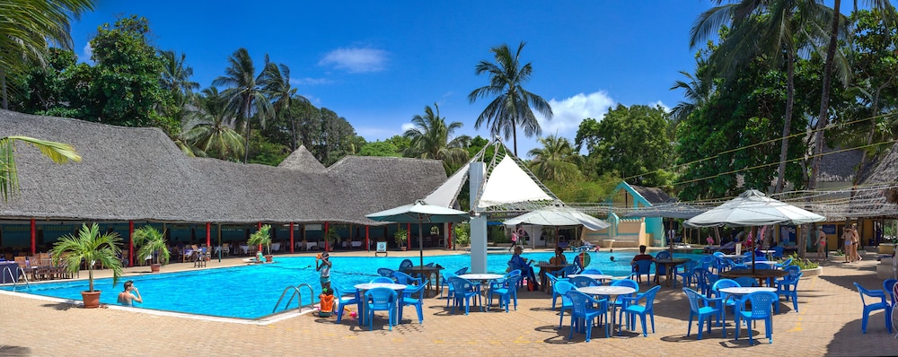 Turtle Bay Beach Club 18/40