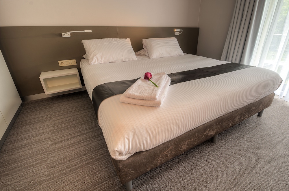Utopia Hotel 33/69