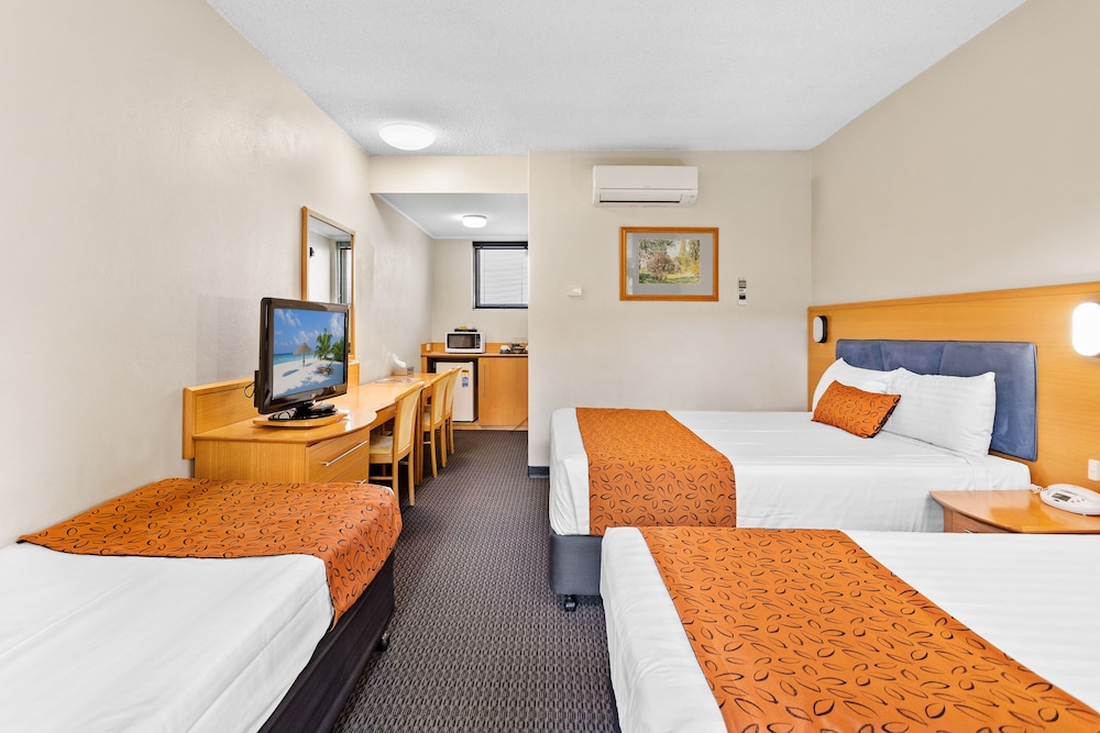 PARK MOTOR INN 14/54