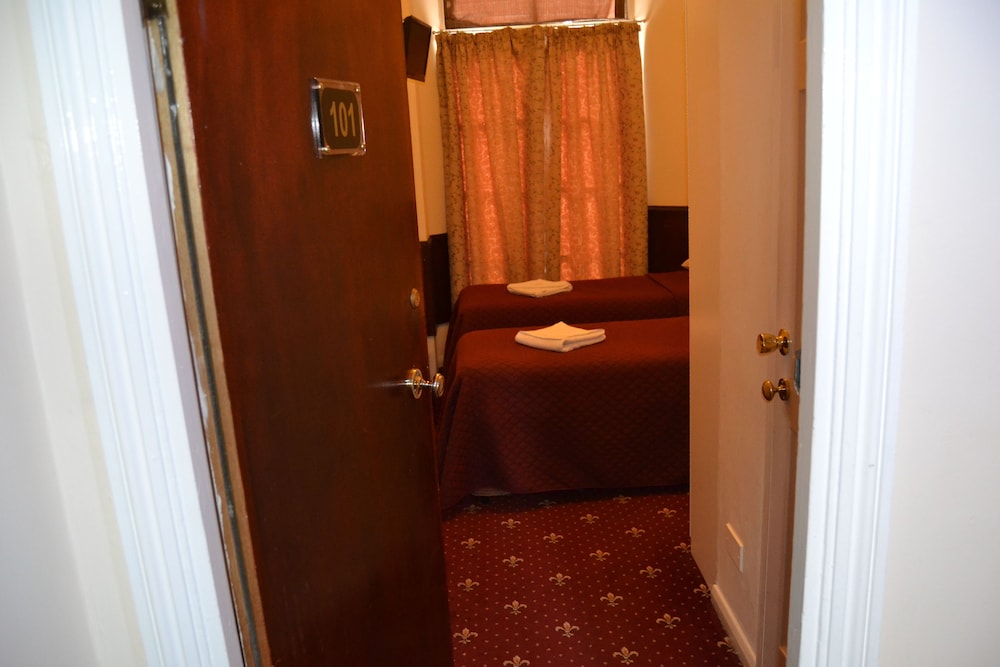Hyde Park Court 10/50
