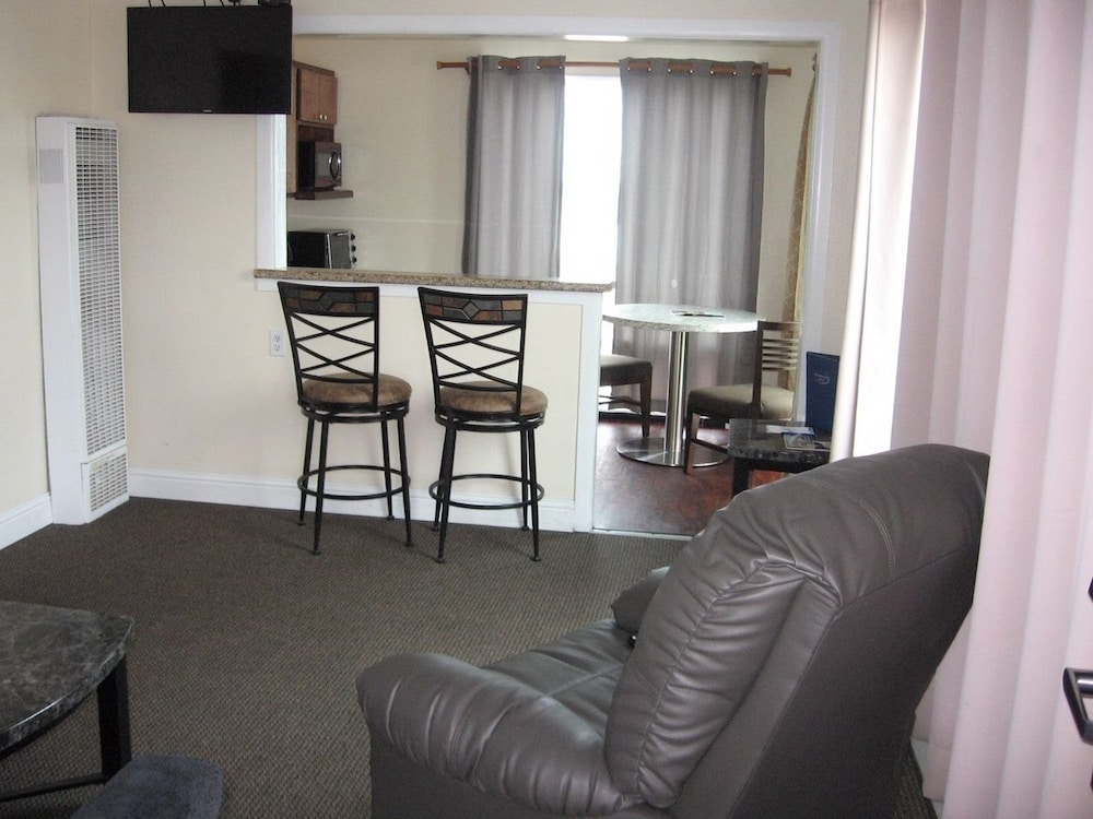 DOLPHIN COVE MOTEL 53/69