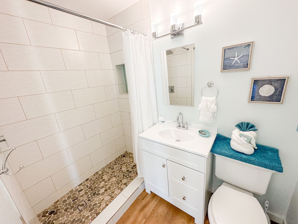 Pearl Beach Inn 49/54