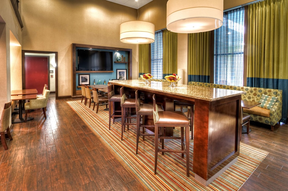 Hampton Inn Marion, NC 27/28