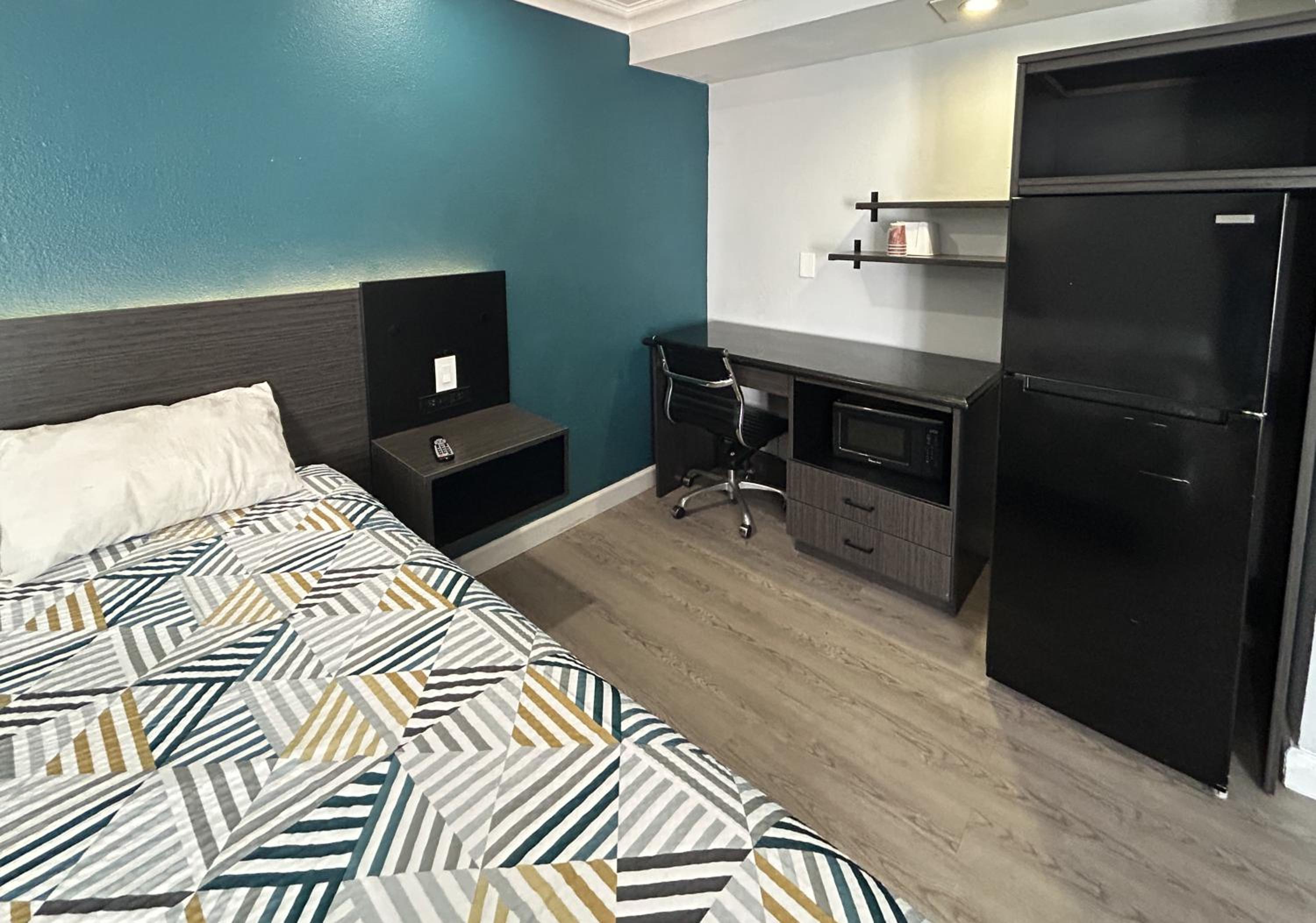 Studio6 Suites Buena Park, CA – Anahiem/Near Maingate Knotts 14/33