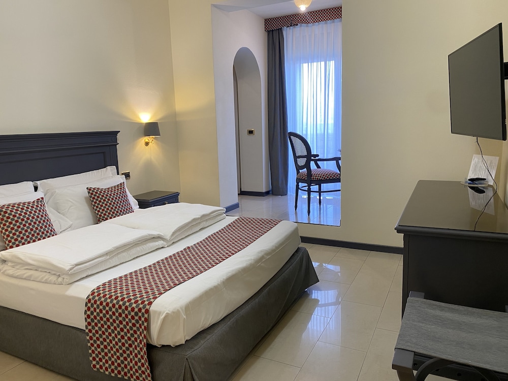 Executive, Double Bed, Lake View