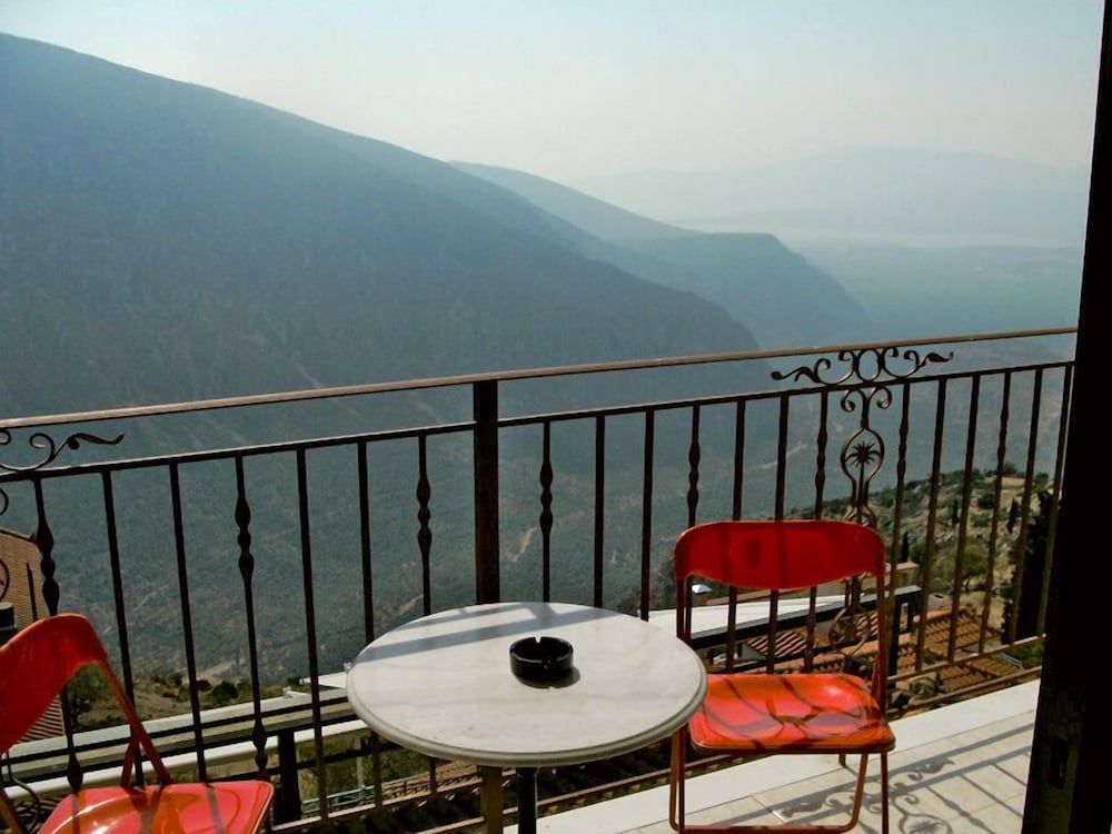 Aiolos Hotel 34/42