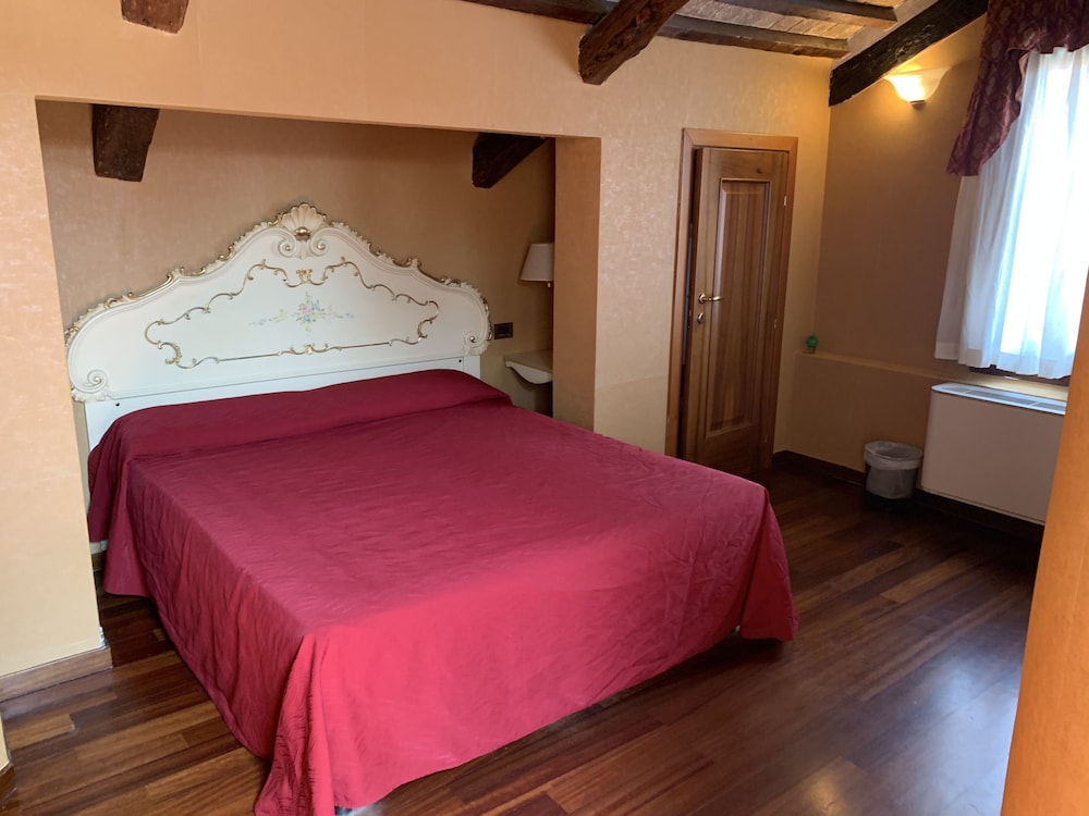 SUPERIOR, DOUBLE BED, CANAL VIEW