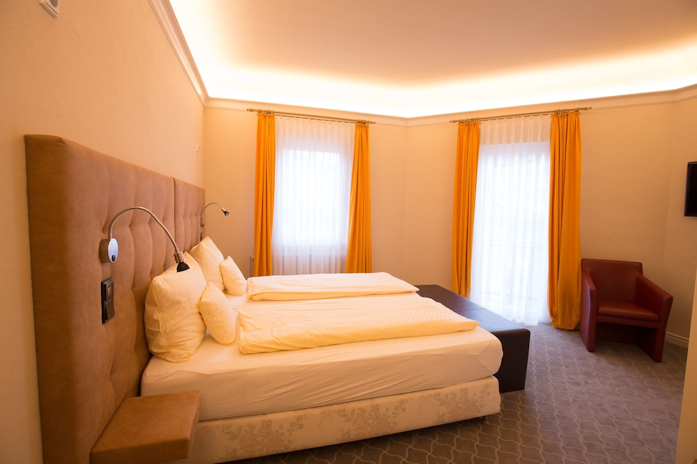 HOTEL HEIDELBERGER HOF 26/65