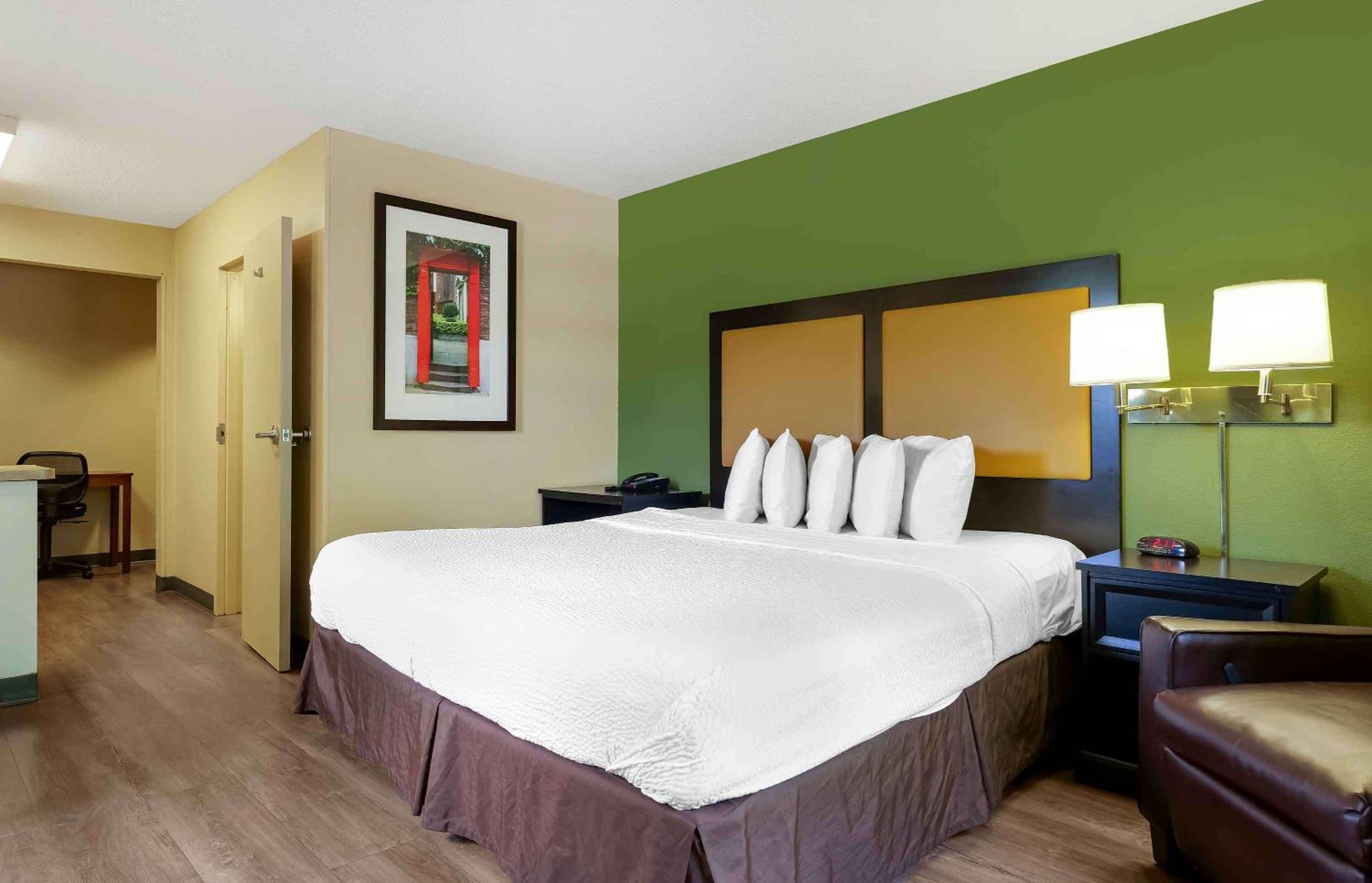 استوديو بسرير كينج، Sonesta Simply Suites Lansing 3/10