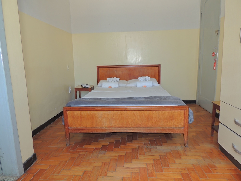 ROOM, DOUBLE BED