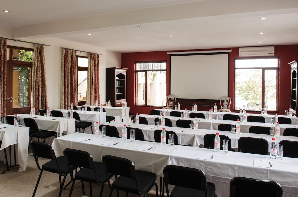 Casterbridge Hollow Boutique Hotel 48/52
