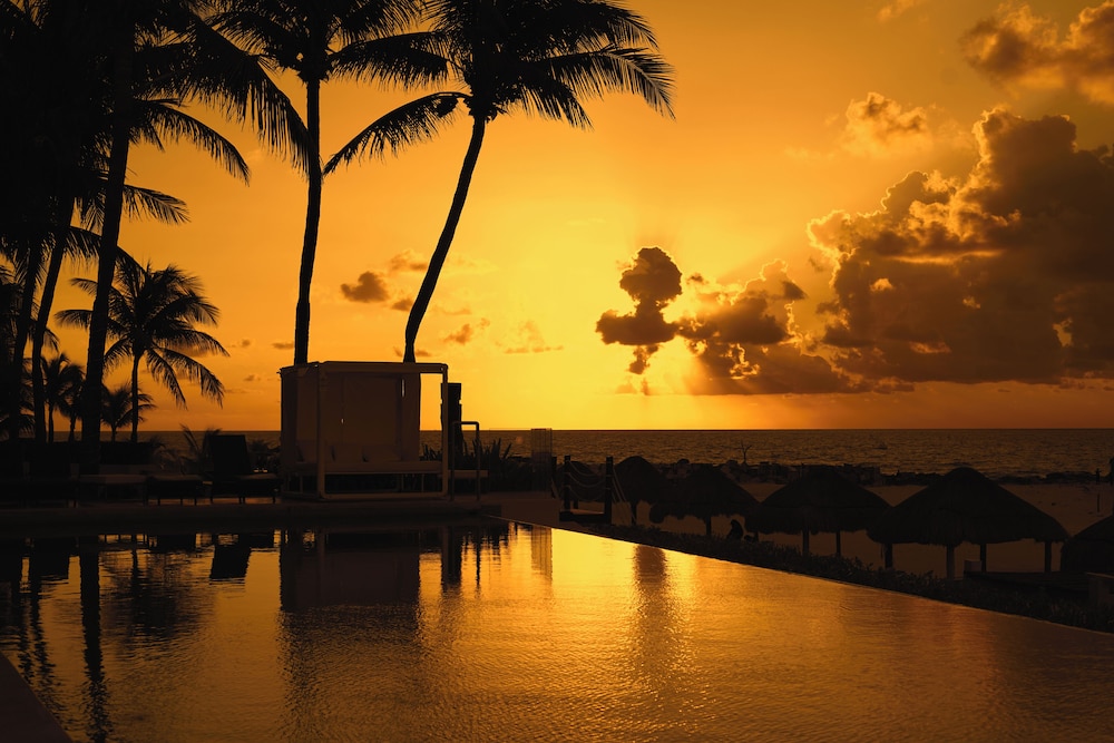 Altitude By Krystal Grand Punta Cancun All Inclusive 70/75