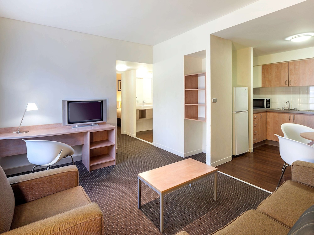 ibis Melbourne Hotel and Apartments 46/70