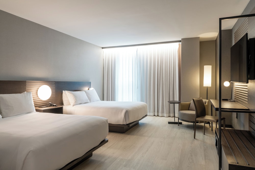 AC Hotel Burlington 6/50