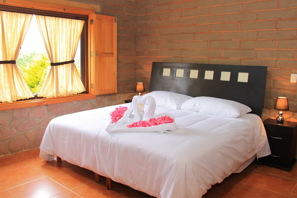 غرفة قياسية بسرير كينج، Mountain Lodge 2/4