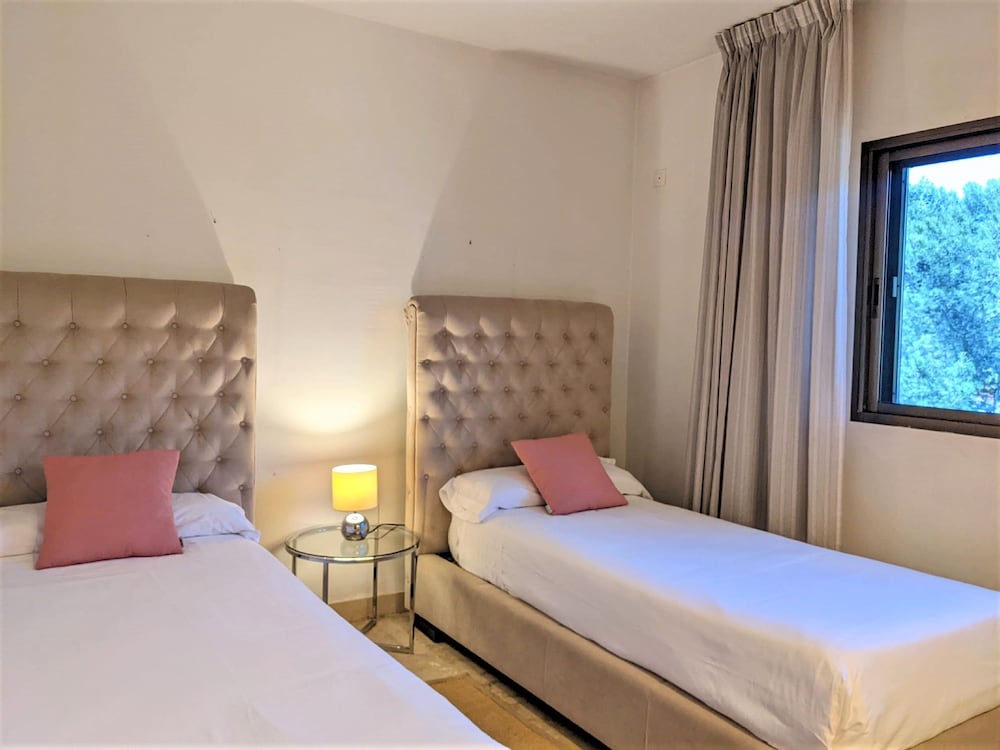 3 BEDROOMS, SUPERIOR, APARTMENT