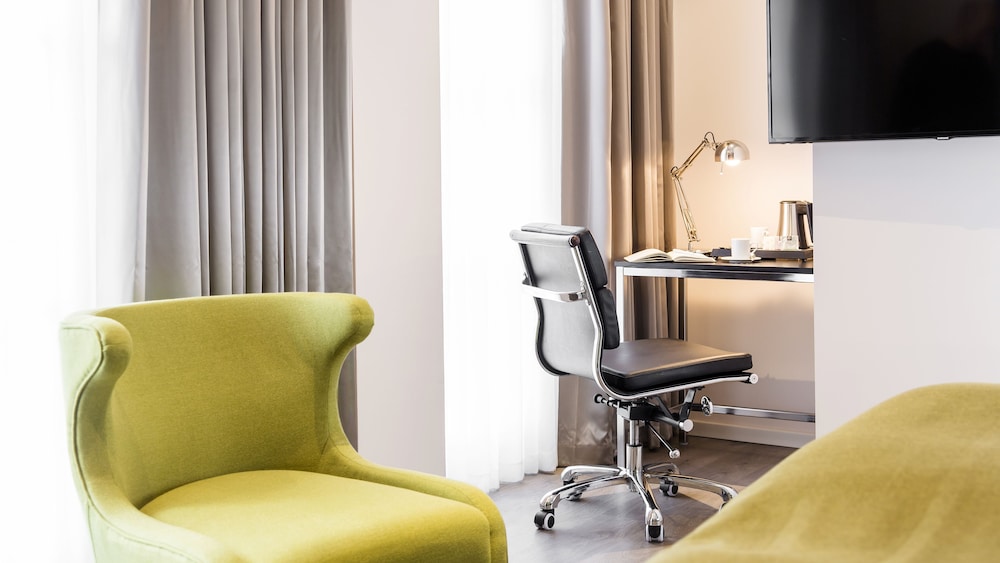 HOLIDAY INN DRESDEN - AM ZWINGER 63/77