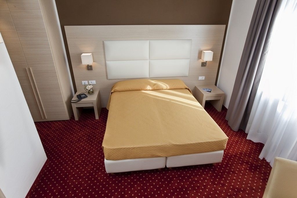 ROOM, TRIPLE