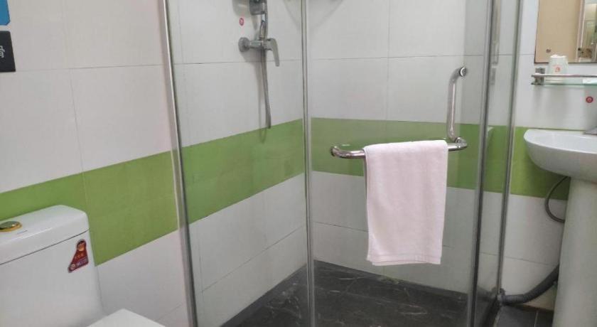 7 Days Inn (Guangzhou High-speed Railway Station Huijiang Metro Station) 29/37