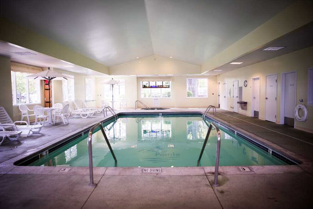 Bay Pointe Inn 24/50
