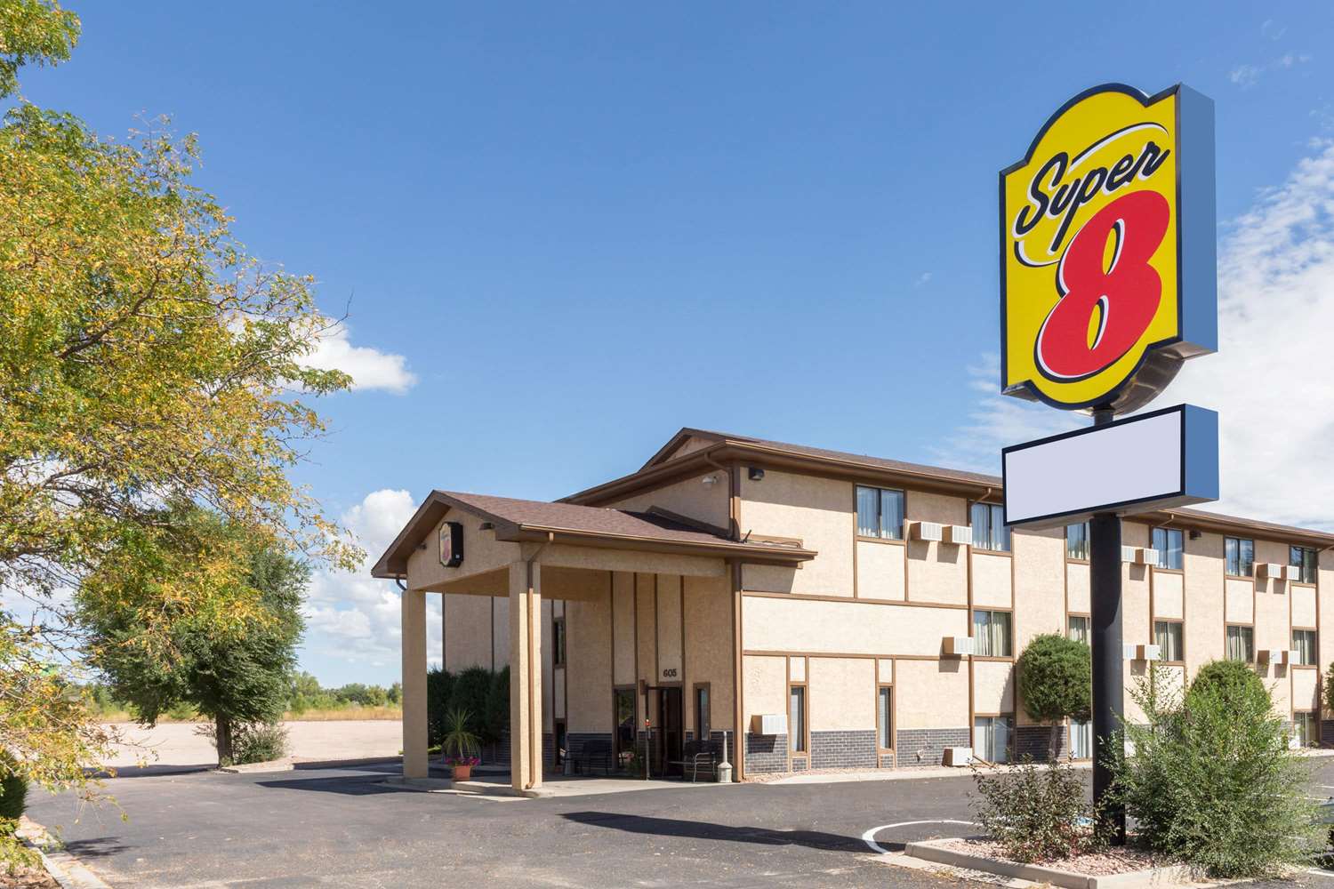Super 8 by Wyndham Colorado Springs Peterson Space Force 13/17