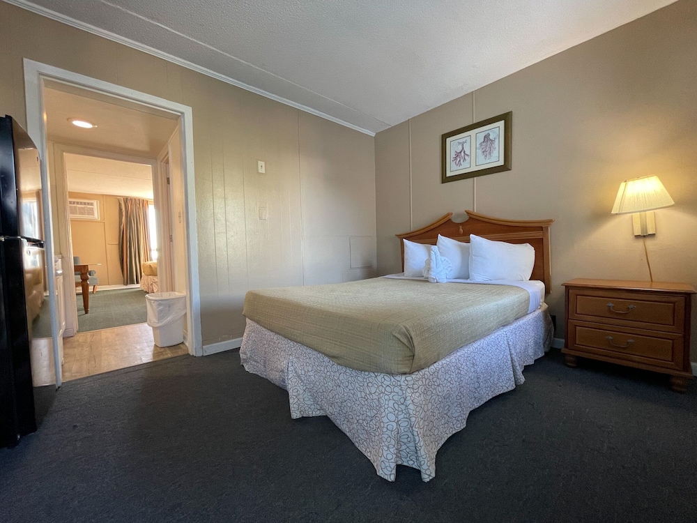 STANDARD, TRIPLE, 3 DOUBLE BEDS, RESORT VIEW, KITCHEN