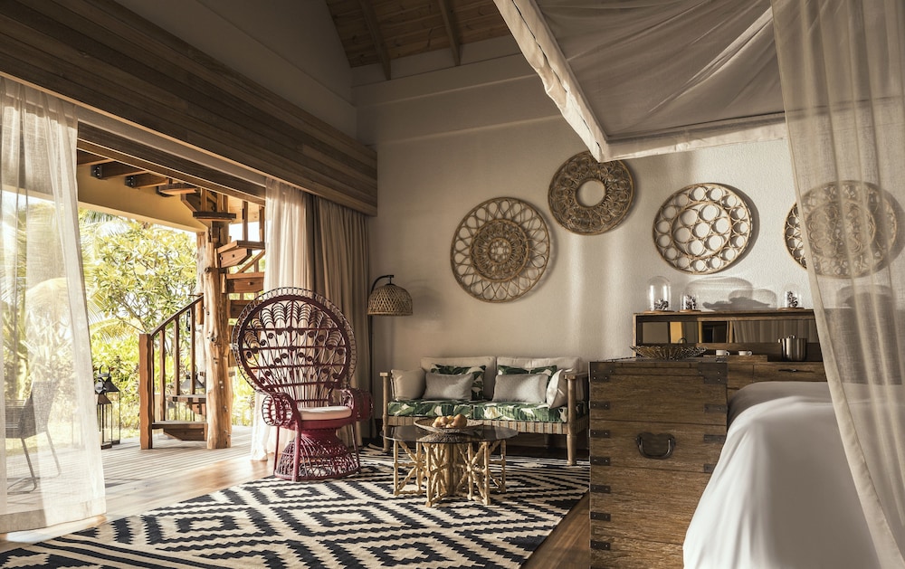 FOUR SEASONS RESORT SEYCHELLES AT DESROCHES ISLAND 29/58