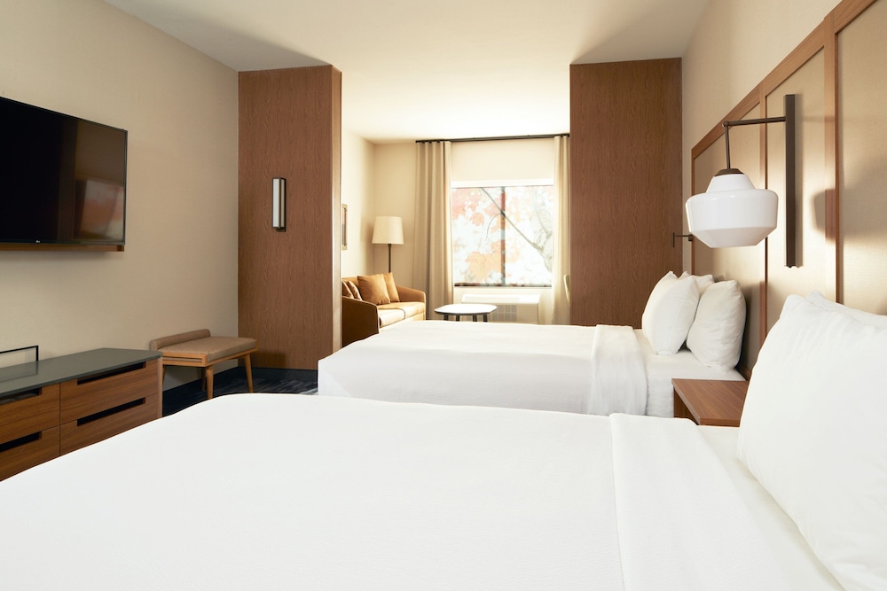Fairfield Inn & Suites by Marriott Palmdale West 8/28