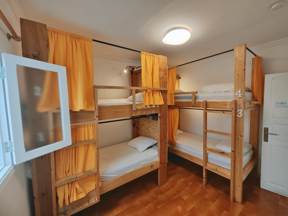Avocado Surf Hostel 16/50